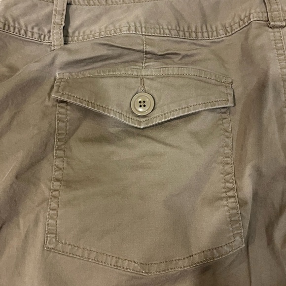 Venezia Khaki Capri Pants - Picture 8 of 8